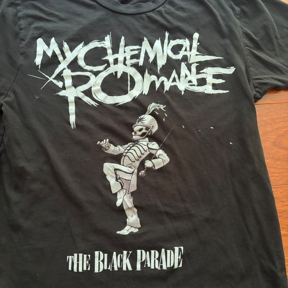 My Chemical Romance Mens Small Black Parade Shirt Vintage 2000s Emo Band Tee MCR - Picture 2 of 9